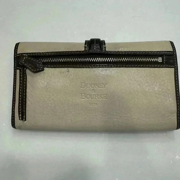 Dooney & Bourke vintage pebbled leather long wallet with front buckle - Picture 7 of 14